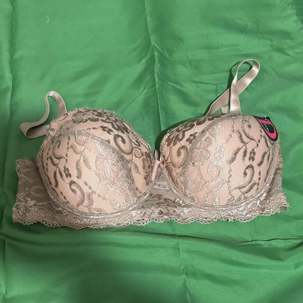 Sofra Lace Underwire Bra in Cream